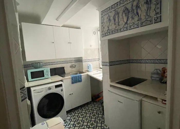 Downtown Alfama Fado *